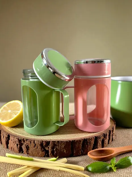 Insulated glass travel mug with bamboo lid