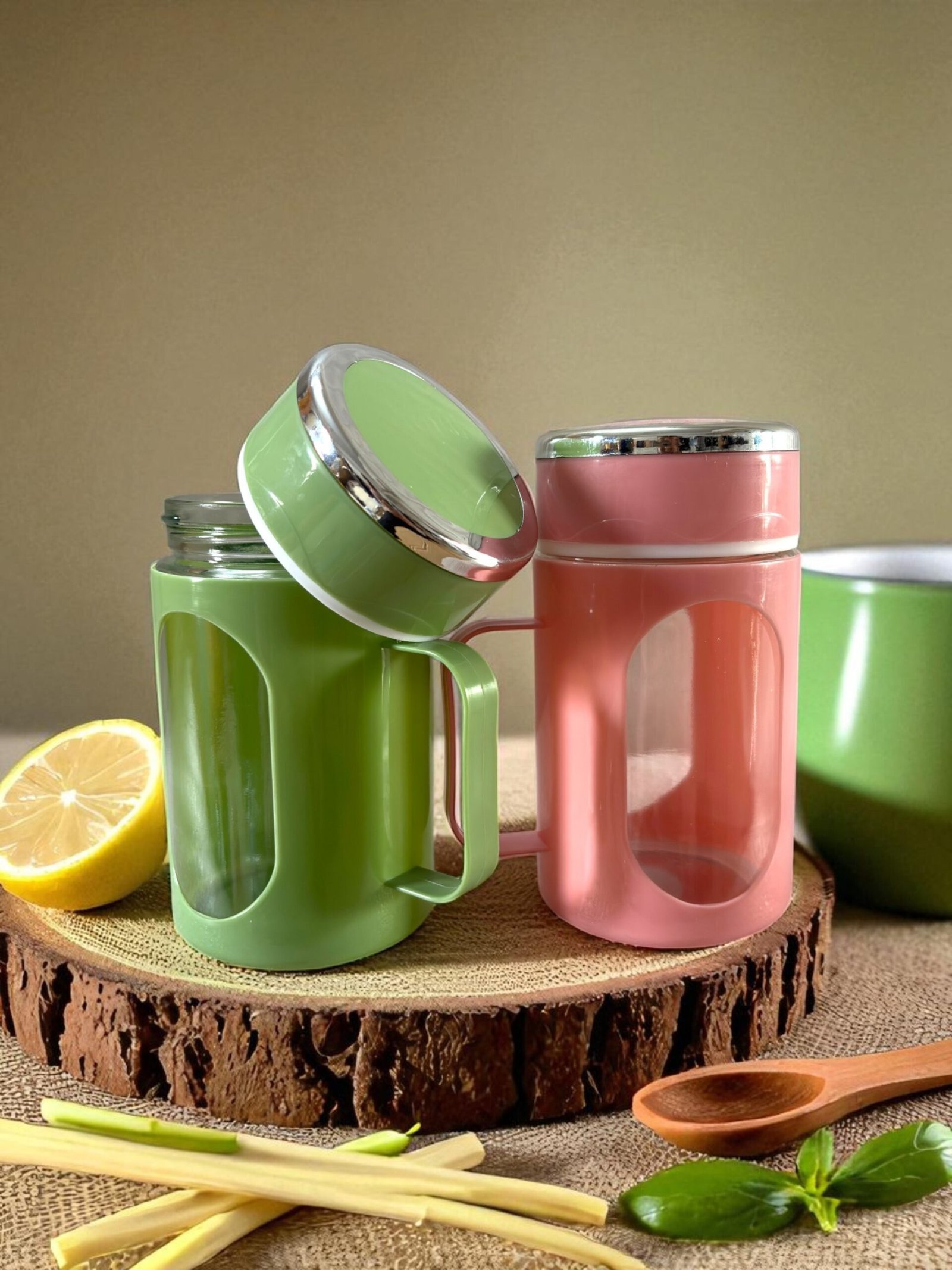 Insulated glass travel mug with bamboo lid